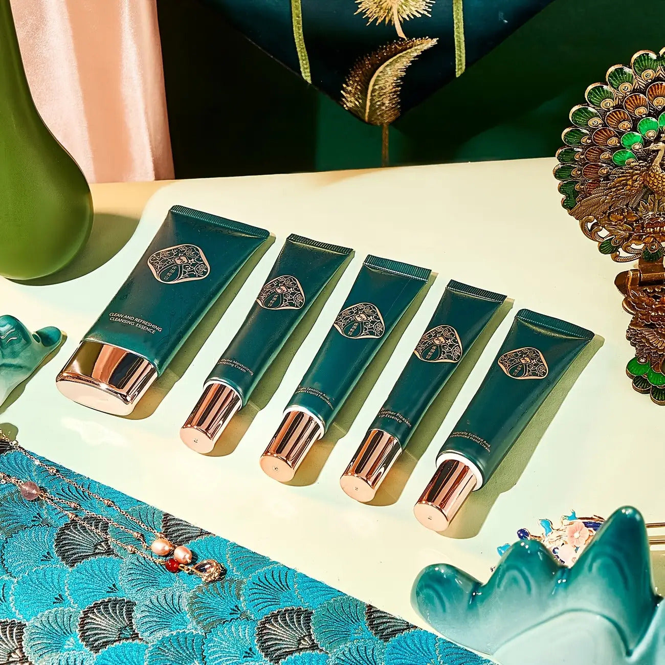 Ultimate 23-Piece Luxury Makeup & Skincare Set – All-in-One Full Face Beauty Kit in Large Vintage Jewelry Chest – Includes Eyeshadow, Lipstick, Foundation & Creams